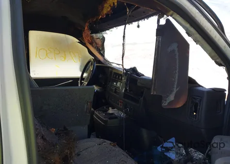 2018 Chevrolet Express 2500 Work Van z USA, uszkodzony, nr VIN 1GCWGAFP0J1312380